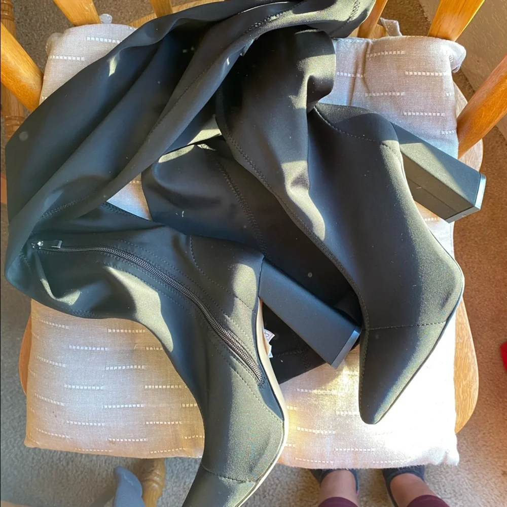 Pretty Little Things Black High Knee Block Heel Boots Size 7